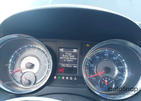 2015 Chrysler Town & Country Touring z USA, uszkodzony, nr VIN 2C4RC1BG0FR573431